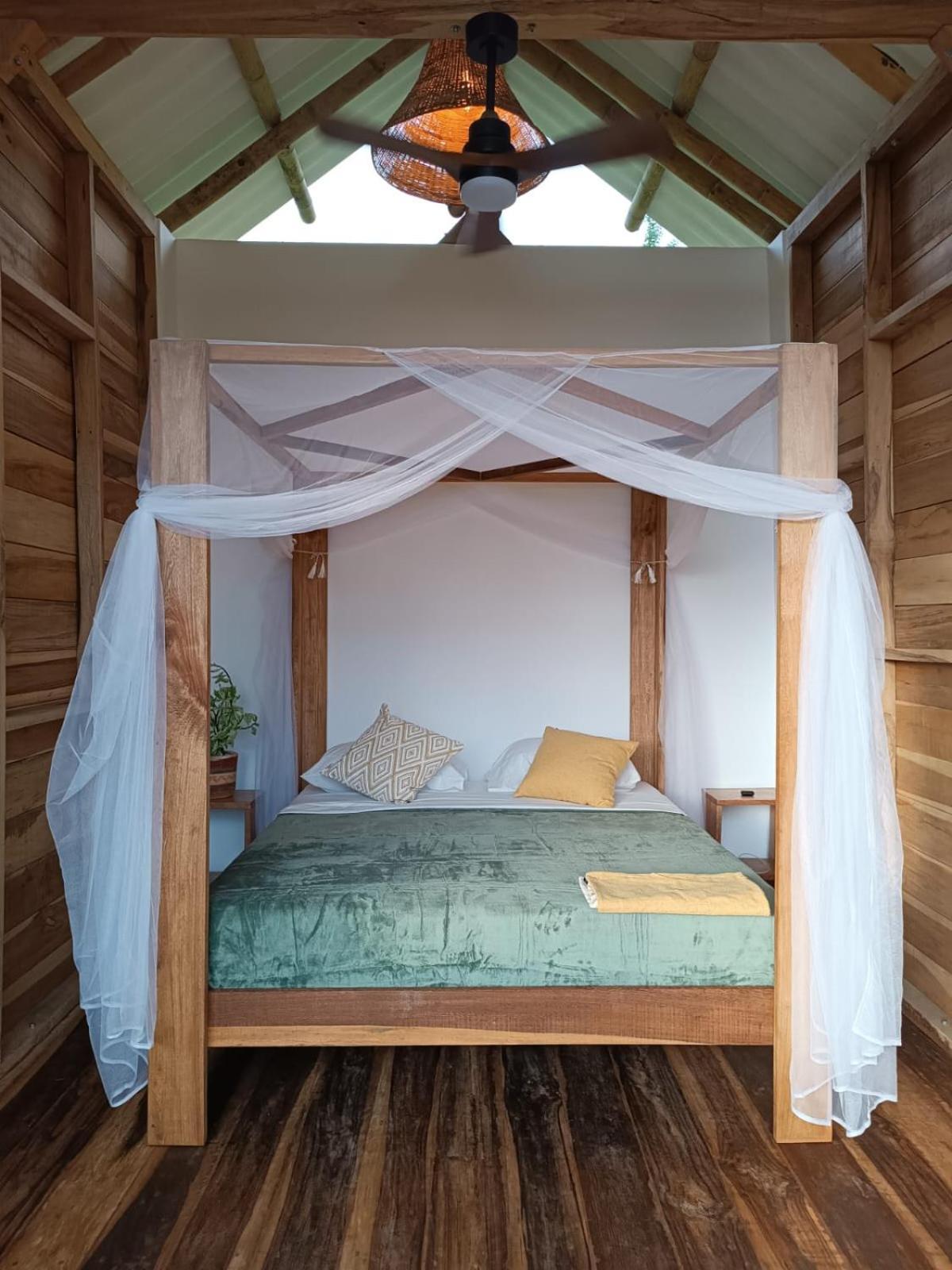 La Mona Eco Cabins Паломино Экстерьер фото