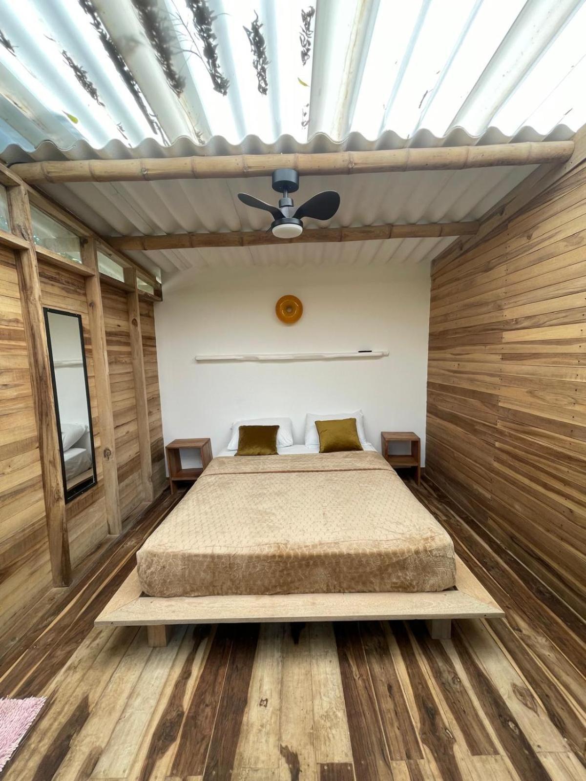 La Mona Eco Cabins Паломино Экстерьер фото